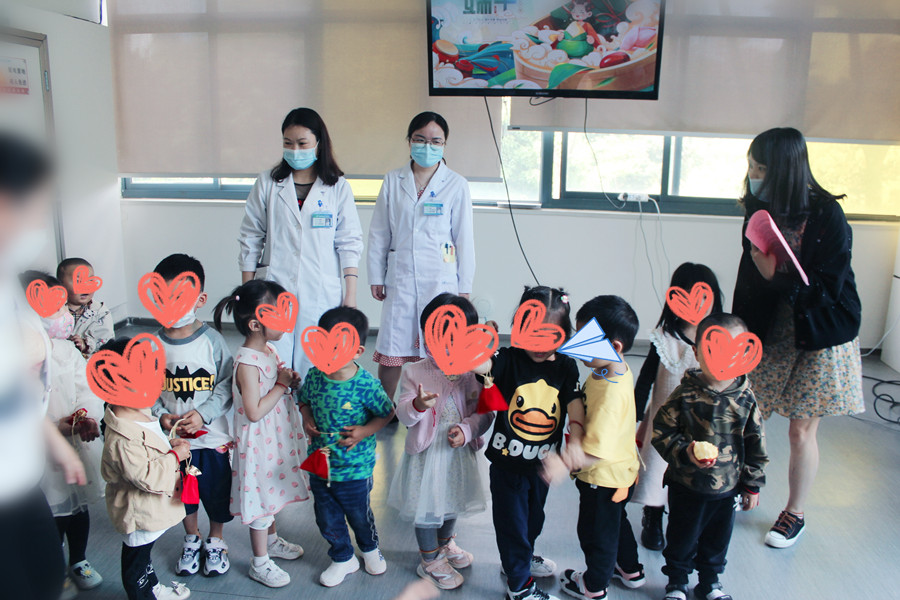 ��Ȥ��һ��ͯ����顪�������۾S�����t(y��)Ժ�e�k��һԇ�܌����g�ۻ��!