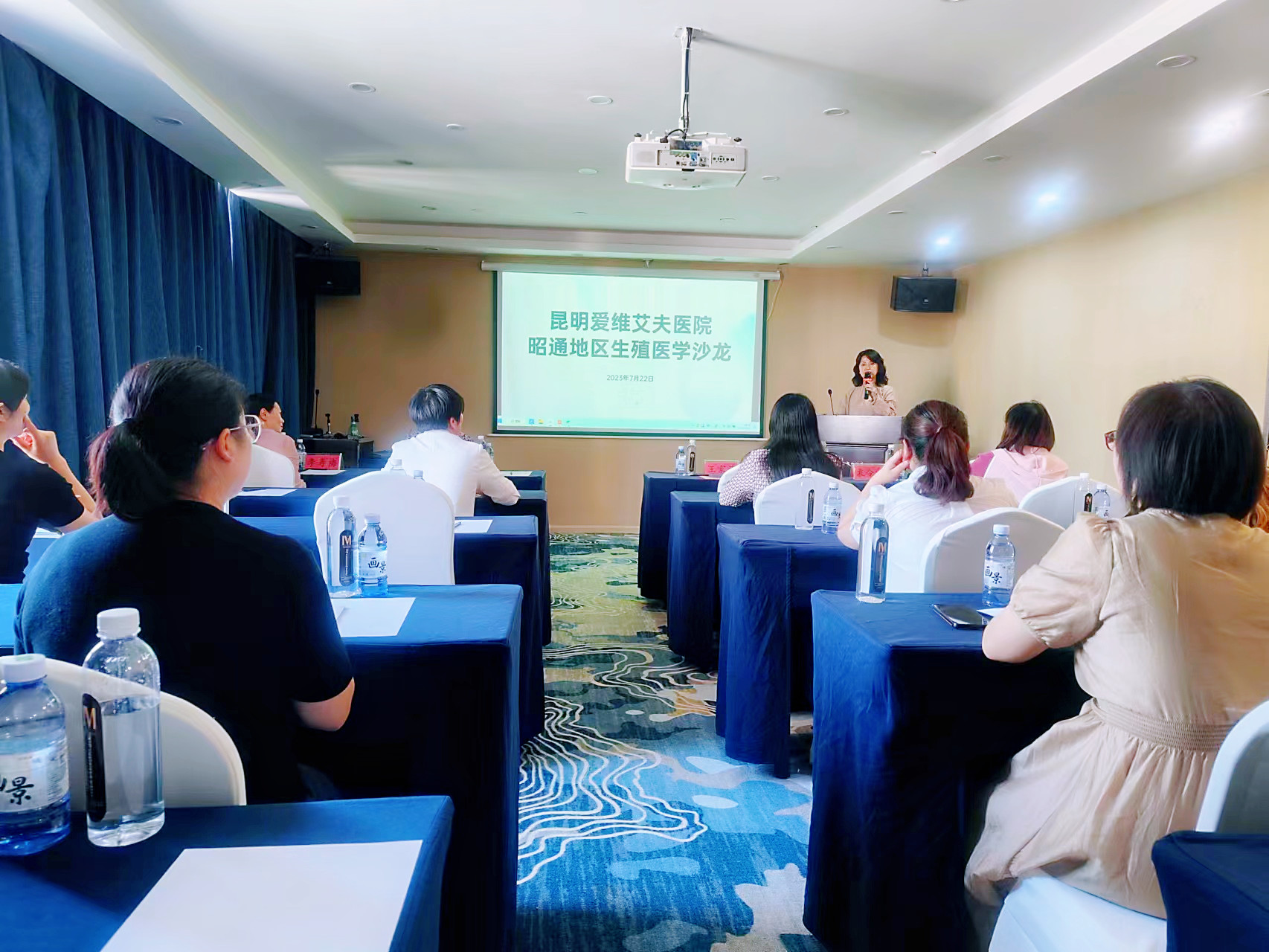 �W(xu��)�g(sh��)(li��n)��(d��ng)�����ٰl(f��)չ|��Ժ��ֳ�W(xu��)�g(sh��)ɳ����ͨվ�A�M��Ļ!