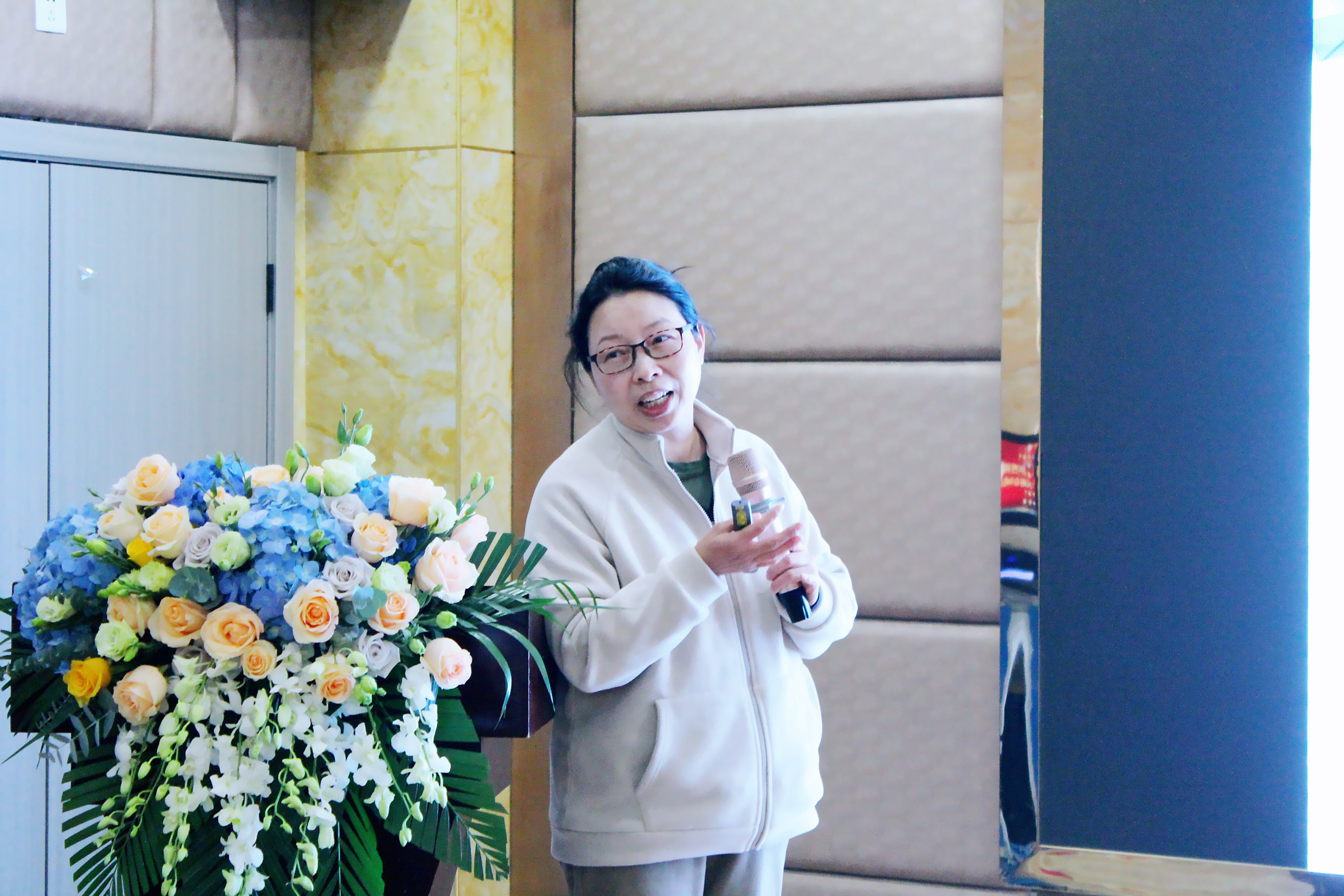 �����۾S�����t(y��)Ժ��ʮ���o����ֳ���g(sh��)�t(y��)�W(xu��)��ӑ��(hu��)�A�M��Ļ!