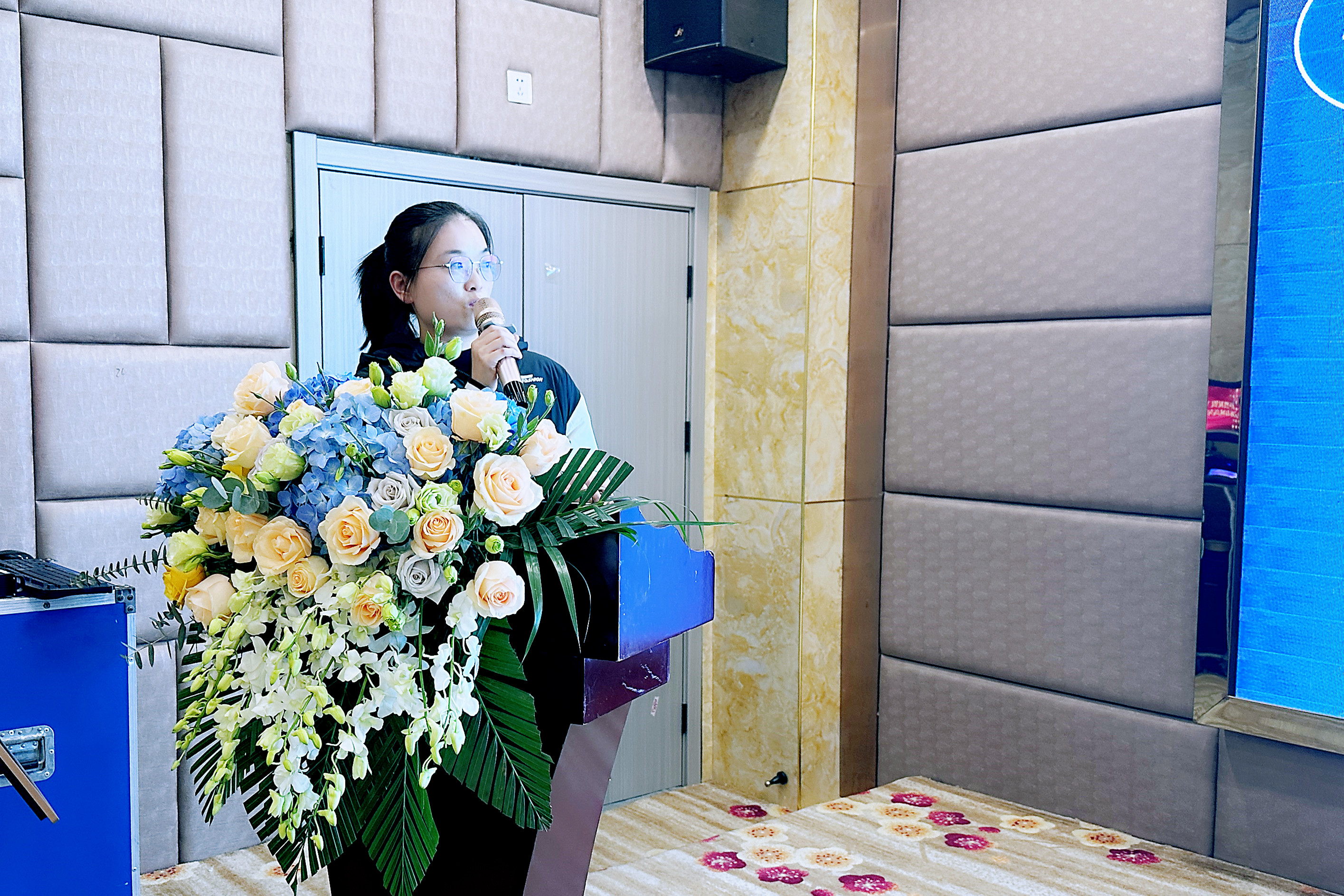 �����۾S�����t(y��)Ժ��ʮ���o����ֳ���g(sh��)�t(y��)�W(xu��)��ӑ��(hu��)�A�M��Ļ!