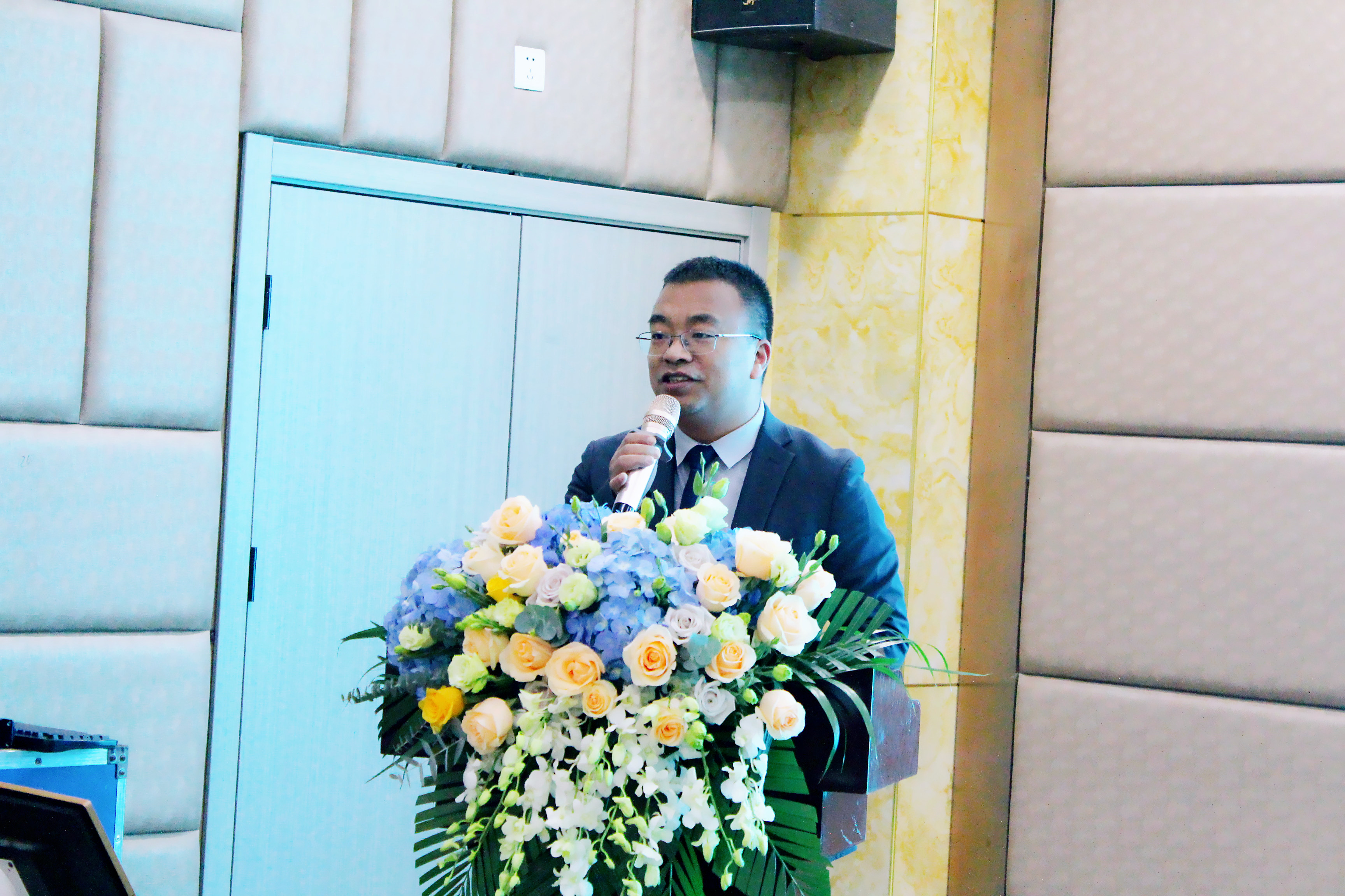 �����۾S�����t(y��)Ժ��ʮ���o����ֳ���g(sh��)�t(y��)�W(xu��)��ӑ��(hu��)�A�M��Ļ!